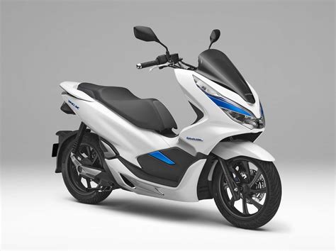 Honda electric scooter - Jan 24, 2024 · All of this comes at a price: The Model One Voyager costs $1,490 — and it's backordered until March 2024. However, Unagi's scooter rental program lets you rent the Voyager for $69/month, or the ... 